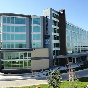 Hotel The Grand Airport By Lakeview